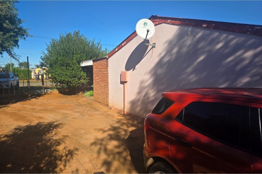 2 Bedroom Property for Sale in Roodepan Northern Cape
